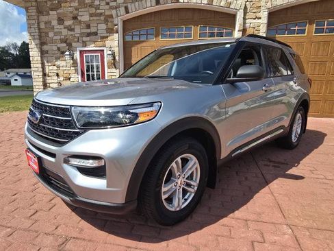 Used 2020 Ford Explorer XLT w/ Equipment Group 202A AWD/4WD image 7
