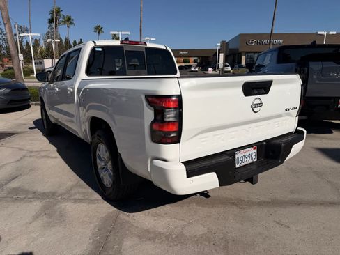 Used 2022 Nissan Frontier SV w/ Technology Package AWD/4WD image 3
