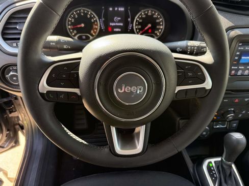 Used 2019 Jeep Renegade Latitude AWD/4WD image 19