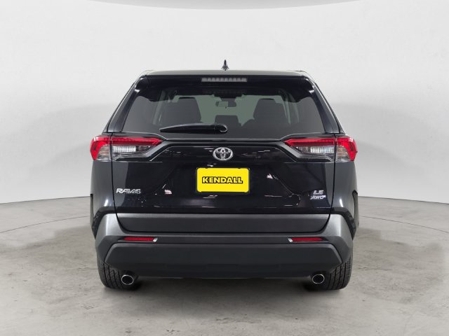 Used 2022 Toyota RAV4 LE AWD/4WD image 6