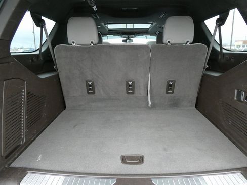 Used 2021 Chevrolet Suburban Z71 w/ Z71 Signature Package image 17