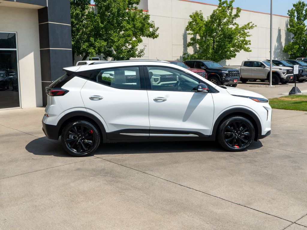 Certified 2023 Chevrolet Bolt EUV Premier w/ Redline Edition FWD image 9