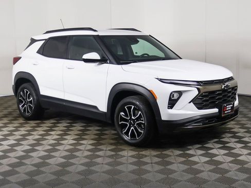 Used 2024 Chevrolet TrailBlazer ACTIV w/ Convenience Package image 2