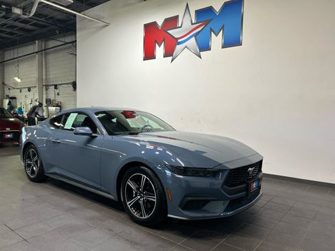 Used 2025 Ford Mustang Coupe RWD image 2