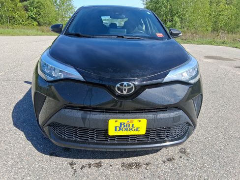 Used 2020 Toyota C-HR XLE FWD image 2