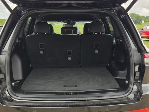 Used 2024 Jeep Grand Cherokee Altitude RWD image 9