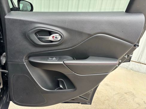 Used 2020 Jeep Cherokee Trailhawk w/ Cold Weather Group image 31