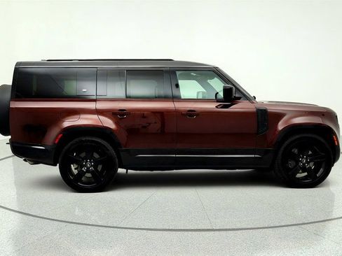 Used 2024 Land Rover Defender 130 X-Dynamic SE AWD/4WD image 4
