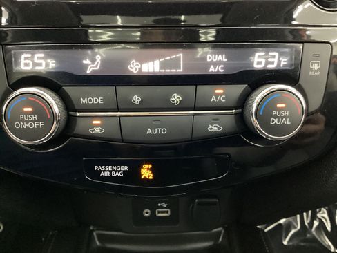 Used 2018 Nissan Rogue SL w/ Premium Package AWD/4WD image 39