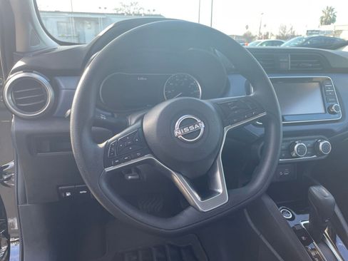 Used 2025 Nissan Versa SV image 29