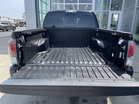 Used 2023 Toyota Tacoma TRD Off-Road w/ TRD Premium Off Road Package AWD/4WD image 34