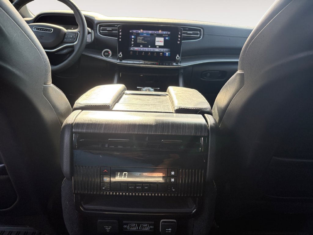 Used 2024 Jeep Wagoneer L Series II w/ Flexible Seating Group RWD image 10