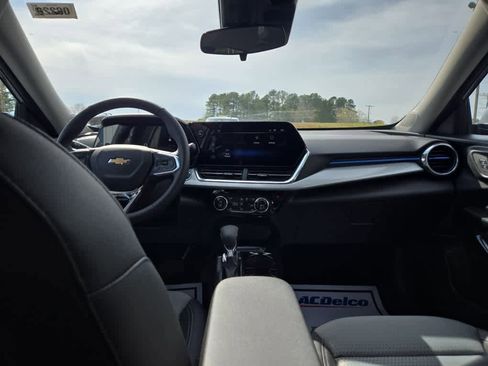 New 2026 Chevrolet Trax LT w/ LT Convenience Package FWD image 38