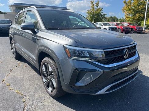 New 2024 Volkswagen Taos SE image 7