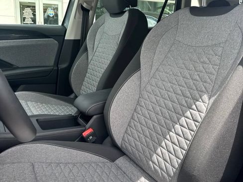 Used 2025 Volkswagen Tiguan S w/ 18" Wheel Package AWD/4WD image 11