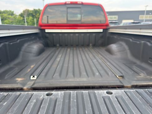 Used 2015 Nissan Frontier SV w/ SV Value Truck Package AWD/4WD image 8