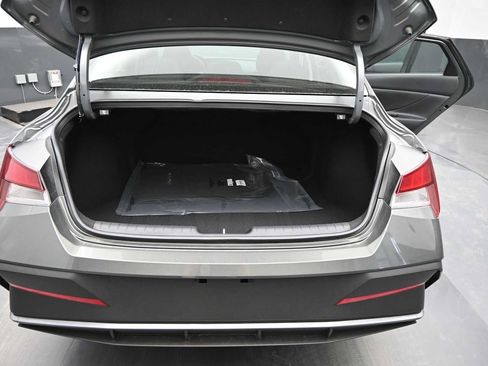 New 2026 Hyundai Elantra SE FWD image 14