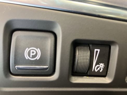 Used 2017 Cadillac XT5 Premium Luxury image 17