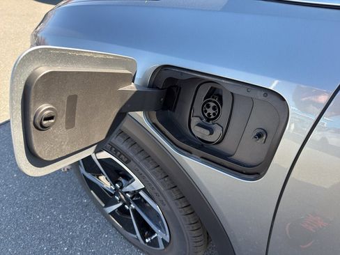 New 2026 Chevrolet Equinox EV LT image 9