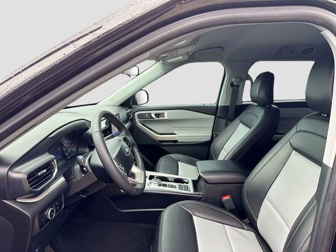 Used 2024 Ford Explorer XLT w/ Equipment Group 202A image 10