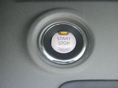 Used 2021 Nissan Frontier SV w/ Midnight Edition Floor Mats image 27