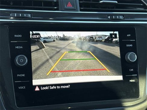 Used 2022 Volkswagen Tiguan SE w/ Panoramic Sunroof Package image 13