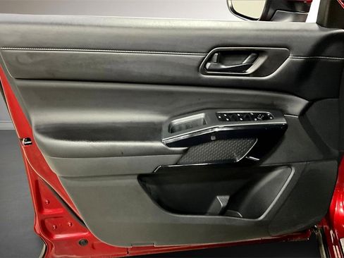 Used 2023 Nissan Pathfinder SV w/ SV Premium Package image 19