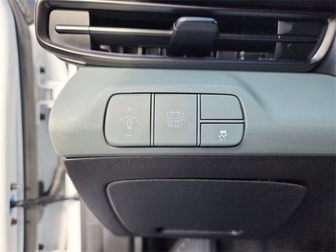 New 2025 Hyundai Elantra Limited image 26