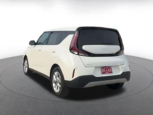 Used 2025 Kia Soul LX w/ LX Technology Package FWD image 11