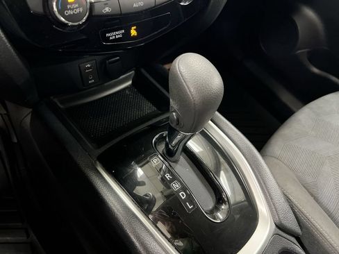 Used 2016 Nissan Rogue SV w/ SV Premium Package AWD/4WD image 18