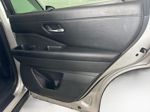 Used 2025 Nissan Pathfinder SL FWD image 32