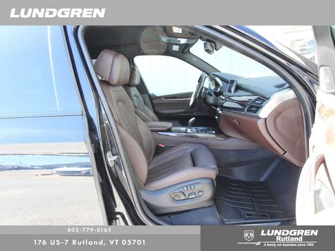 Used 2017 BMW X5 xDrive50i image 9