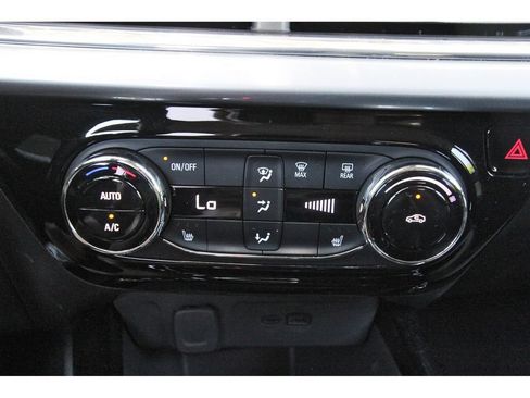 Used 2025 Chevrolet Trax LT w/ Driver Confidence Package FWD image 26