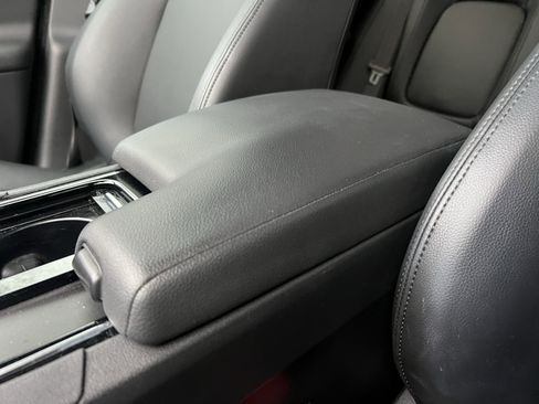 Used 2019 Jaguar F-PACE Premium image 29