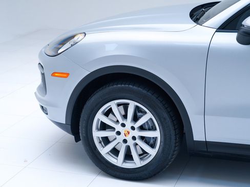 Used 2022 Porsche Cayenne image 11