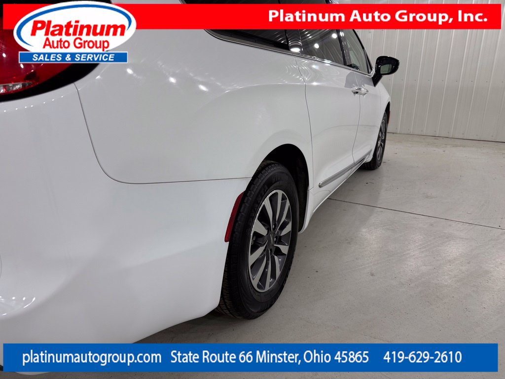 Used 2023 Chrysler Pacifica Limited FWD image 48
