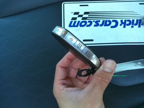 Used 2025 Kia Carnival EX image 49