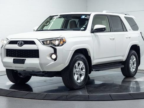 Used 2018 Toyota 4Runner SR5 AWD/4WD image 6