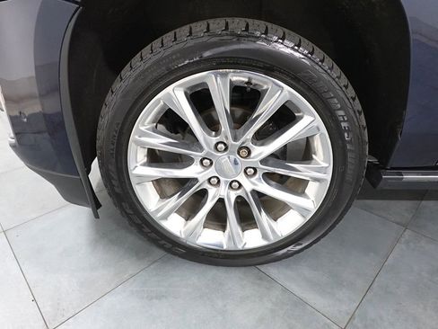 Used 2020 Cadillac Escalade ESV Premium Luxury image 30