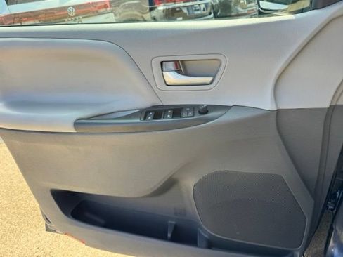 Used 2020 Toyota Sienna LE FWD image 19