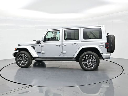 Used 2022 Jeep Wrangler Unlimited Sahara image 9