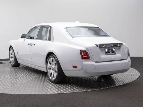 New 2027 Rolls-Royce Phantom Sedan RWD image 4