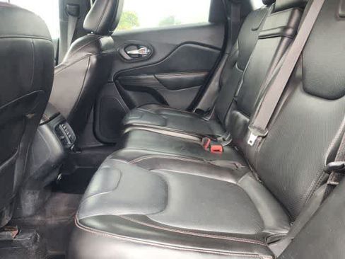 Used 2015 Jeep Cherokee Trailhawk w/ Leather Interior Group AWD/4WD image 33