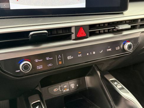 Used 2024 Kia Sorento S FWD image 17