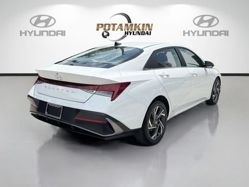 Used 2024 Hyundai Elantra SEL w/ Convenience Package FWD image 5