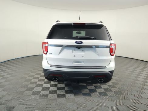 Used 2019 Ford Explorer XLT w/ Equipment Group 202A image 6