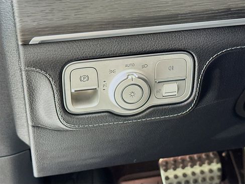 Certified 2023 Mercedes-Benz GLS 580 4MATIC image 11