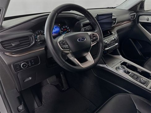 Used 2024 Ford Explorer Limited image 9
