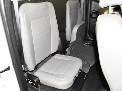 Used 2015 Chevrolet Colorado W/T RWD image 46