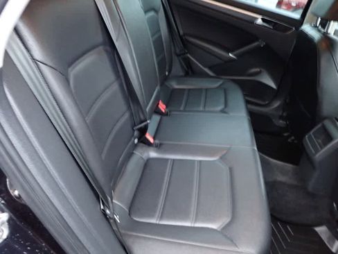 Used 2018 Volkswagen Passat 2.0T R-Line w/ R-Line Lighting Package image 23